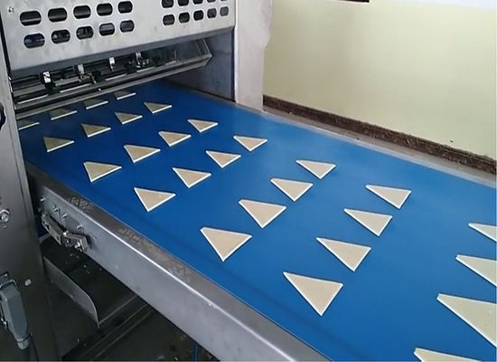 खरीदें अर्ध-स्वचालित / पूरी तरह से स्वचालित क्रोइसैन उत्पादन लाइन 3000-11000 पीसी / एच क्षमता 20g-120g क्रोइसैन बनाने की क्षमता ऑनलाइन निर्माण